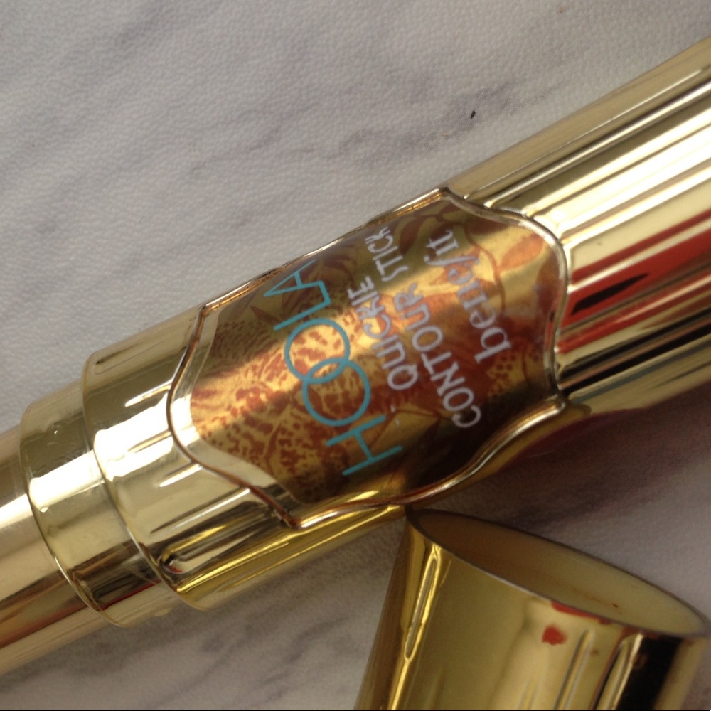 Benefit cosmetics  hoola cream contour stuck